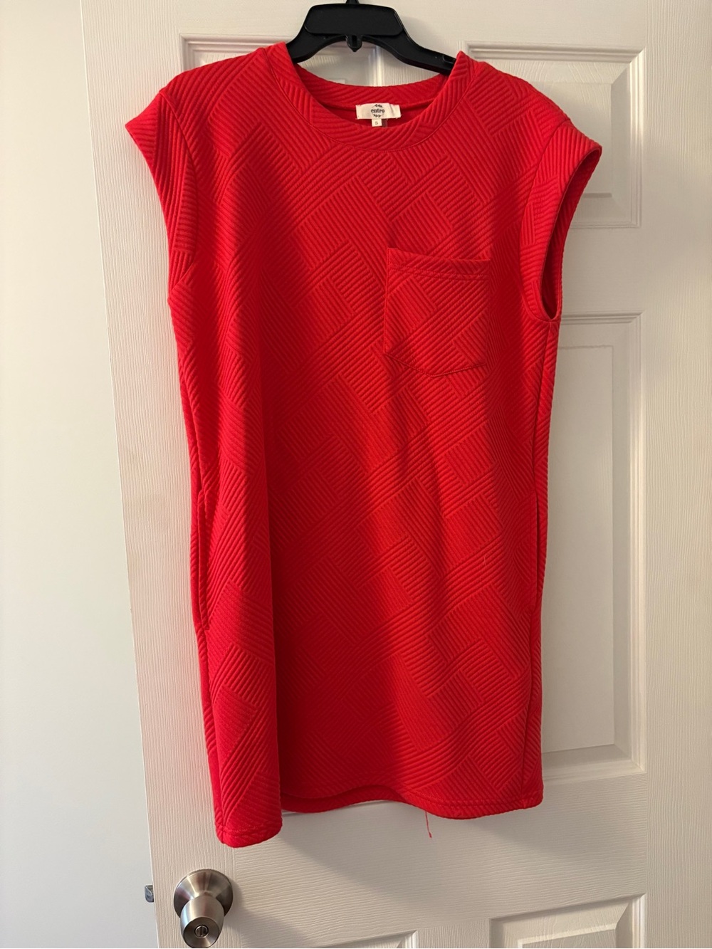 entro Red Textured Crewneck Shift Top